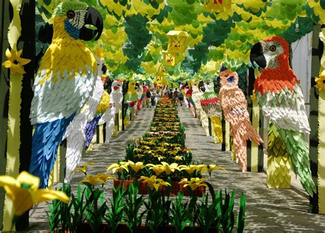 ¿La Fiesta de las Flores? Un carnaval de color y vida cotidiana en la obra de Miguel Cabrera